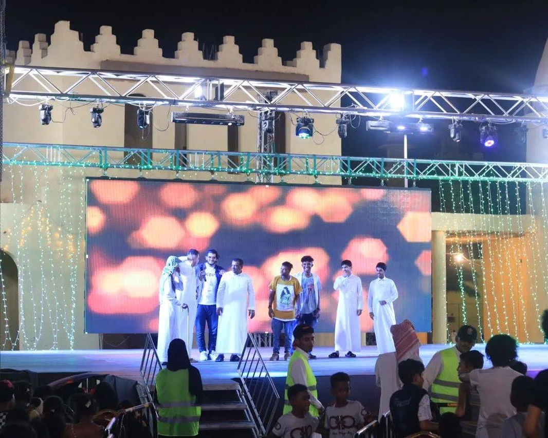 شاشة LED مقاس 138 بوصة بحجم 5.5 متر مربع لتجربة سينمائية كاملة من المتطورة الخليجية الصناعية
